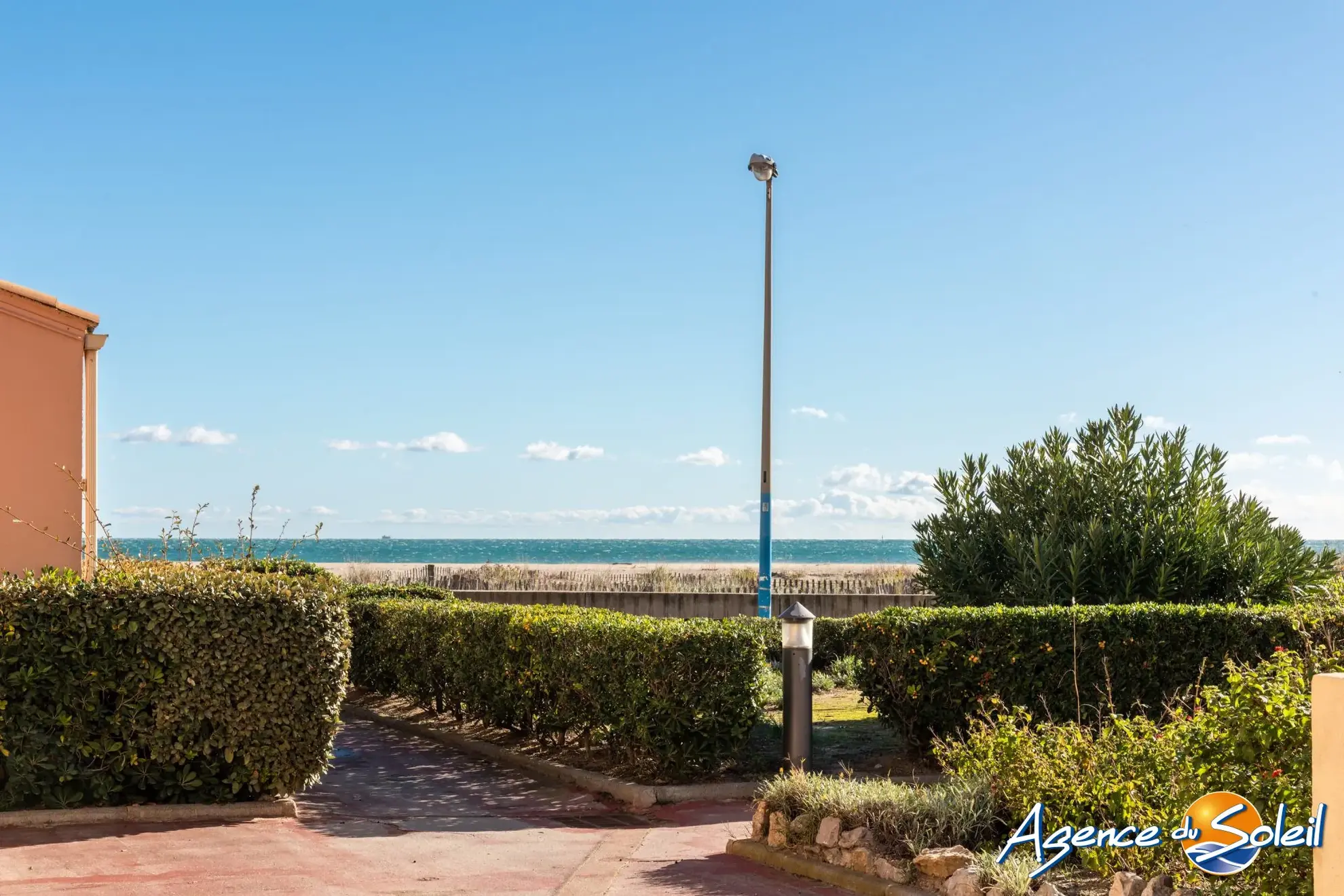 Bel appartement T2 avec cabine à Saint Pierre la Mer – Vue mer, proximité commerces 