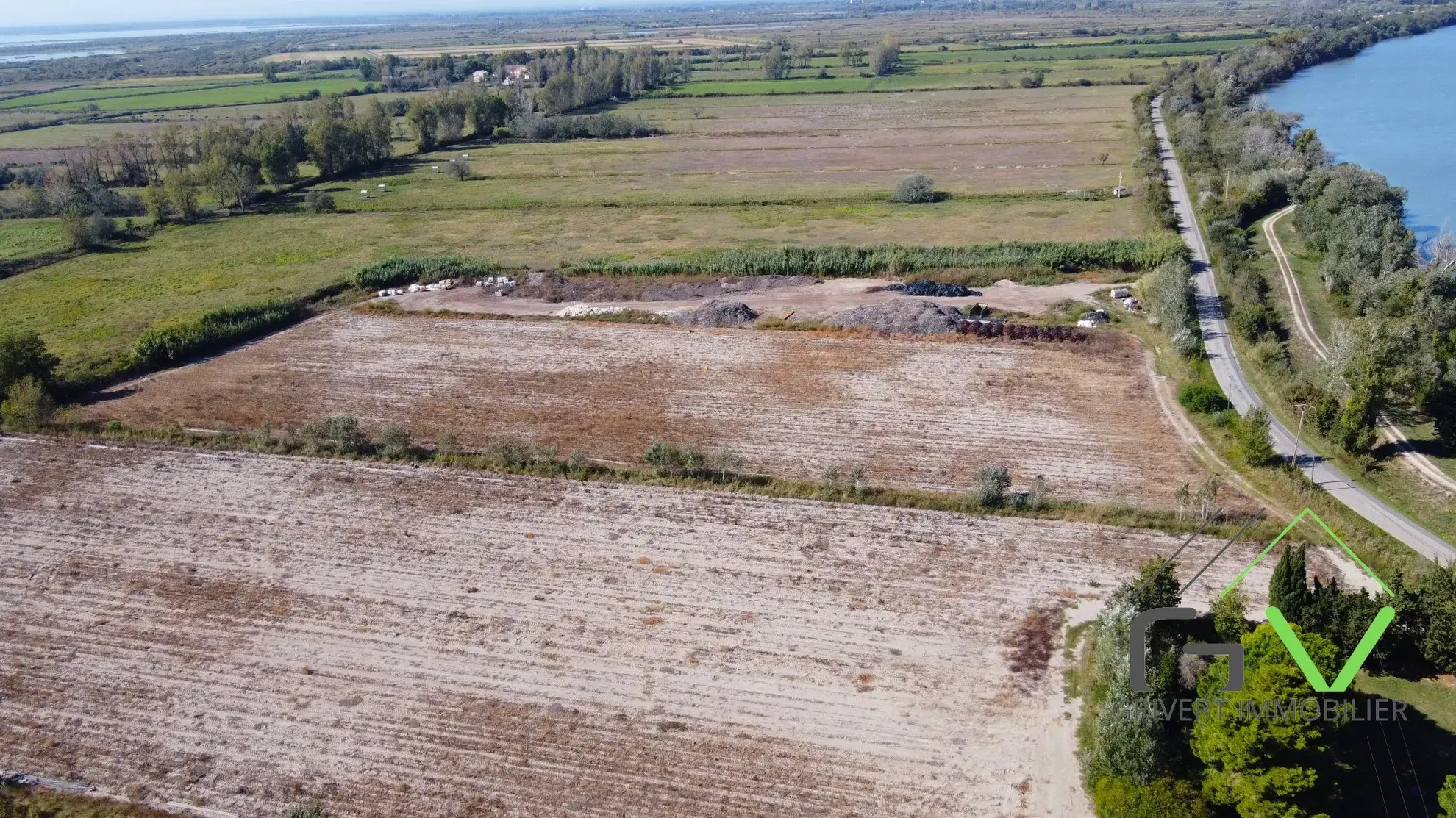 Terrain agricole AOP en Camargue de 46 800 m² proche du Rhône 