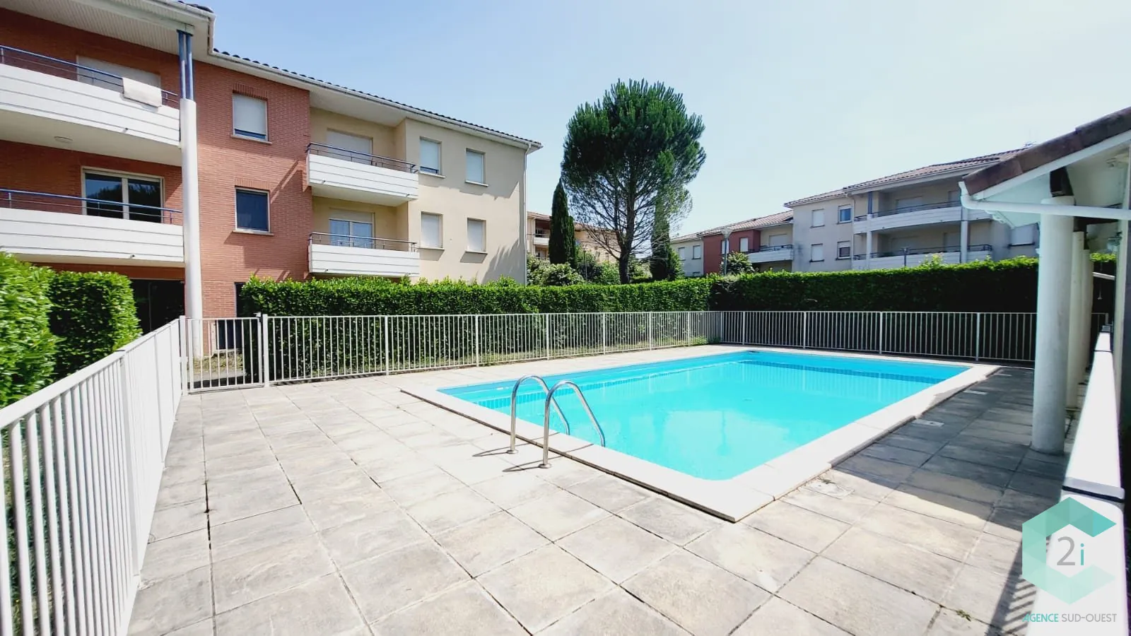 Appartement T2 avec terrasse et piscine à Castres - Résidence sécurisée 
