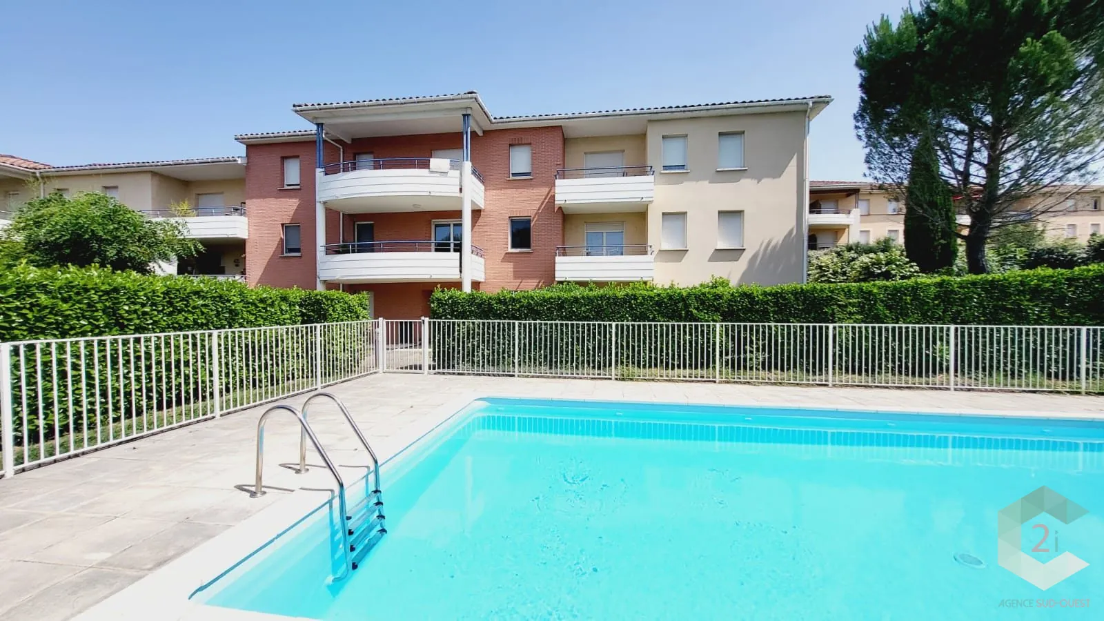Appartement T2 avec terrasse et piscine à Castres - Résidence sécurisée 