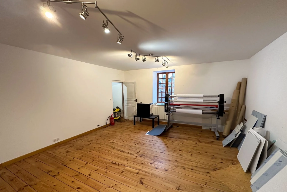 Maison de caractère avec terrasse au centre de Naucelle - 3 chambres, rénovée 