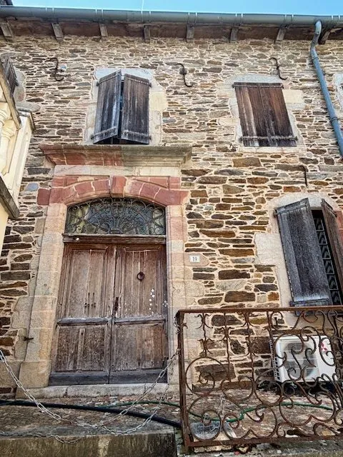 Maison de caractère avec terrasse au centre de Naucelle - 3 chambres, rénovée 