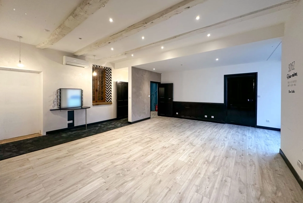 Maison de caractère avec terrasse au centre de Naucelle - 3 chambres, rénovée 