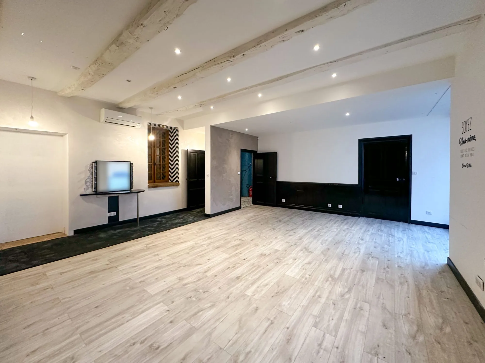 Maison de caractère avec terrasse au centre de Naucelle - 3 chambres, rénovée 