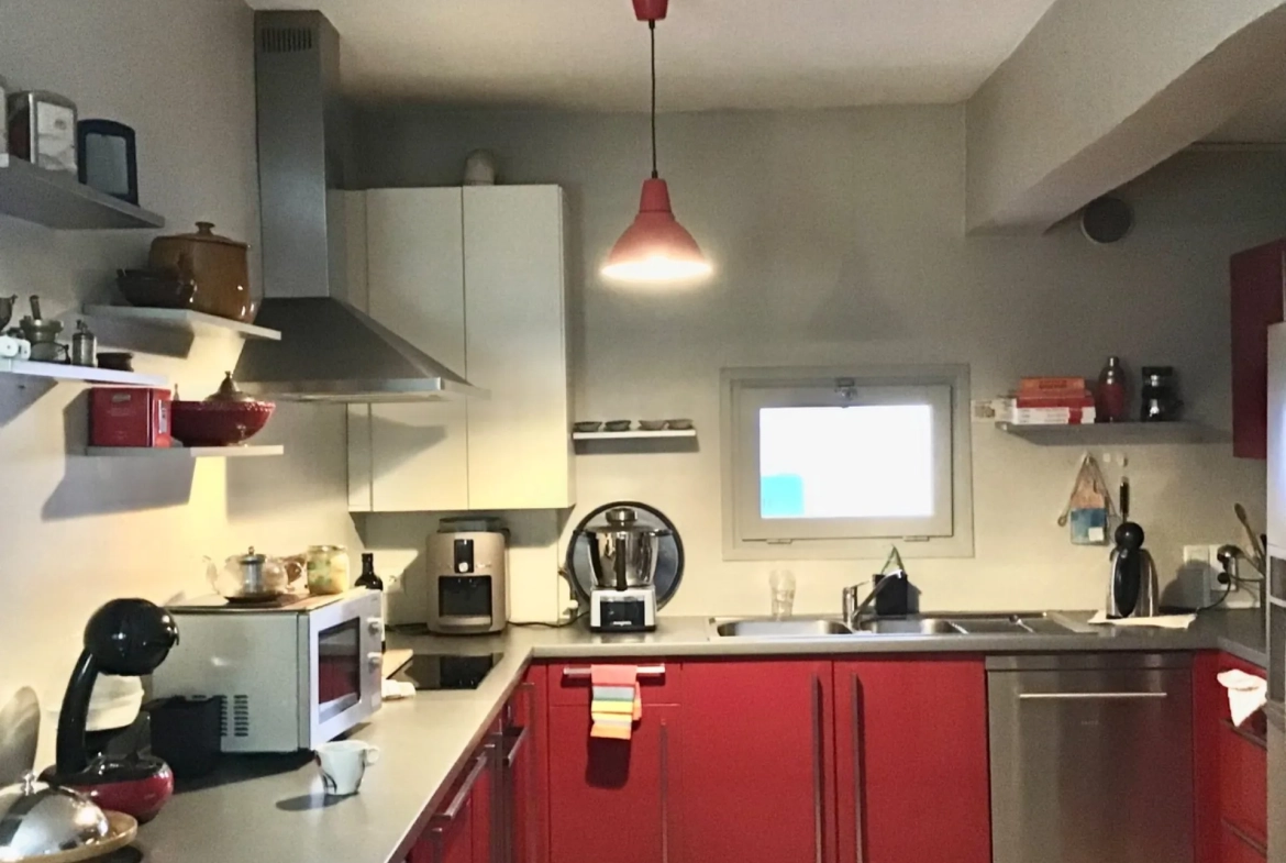 Charmante maison de ville de 145 m² avec cour à Perpignan, ancien couvent rénové 