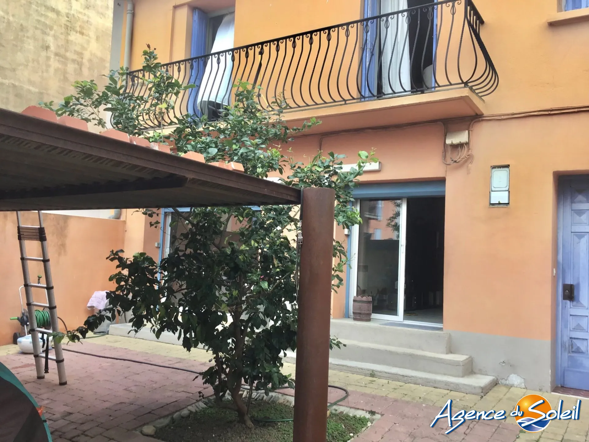 Charmante maison de ville de 145 m² avec cour à Perpignan, ancien couvent rénové 