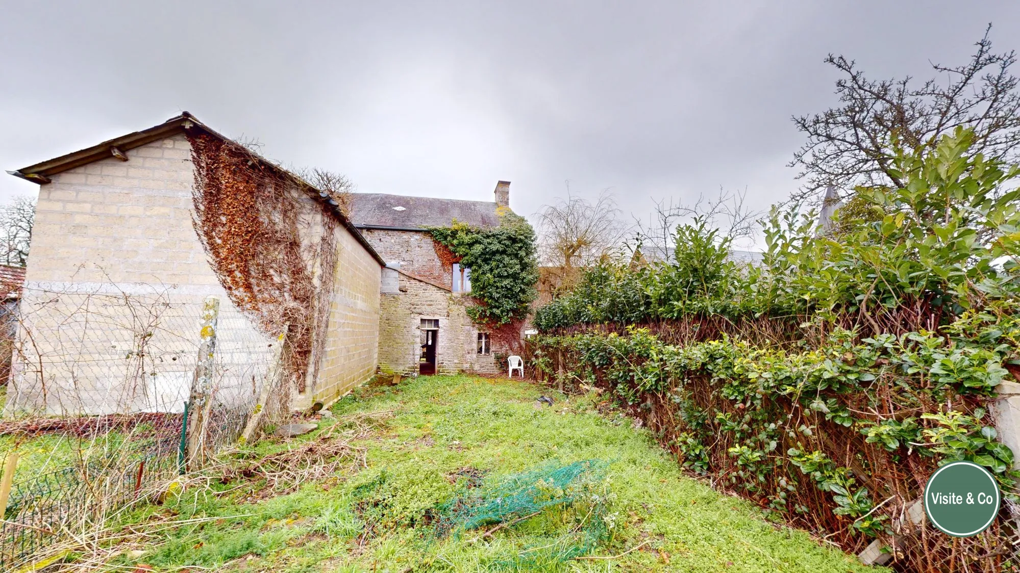 Maison en pierres à rénover à Saint Denis de Méré - 70 m² avec jardin 