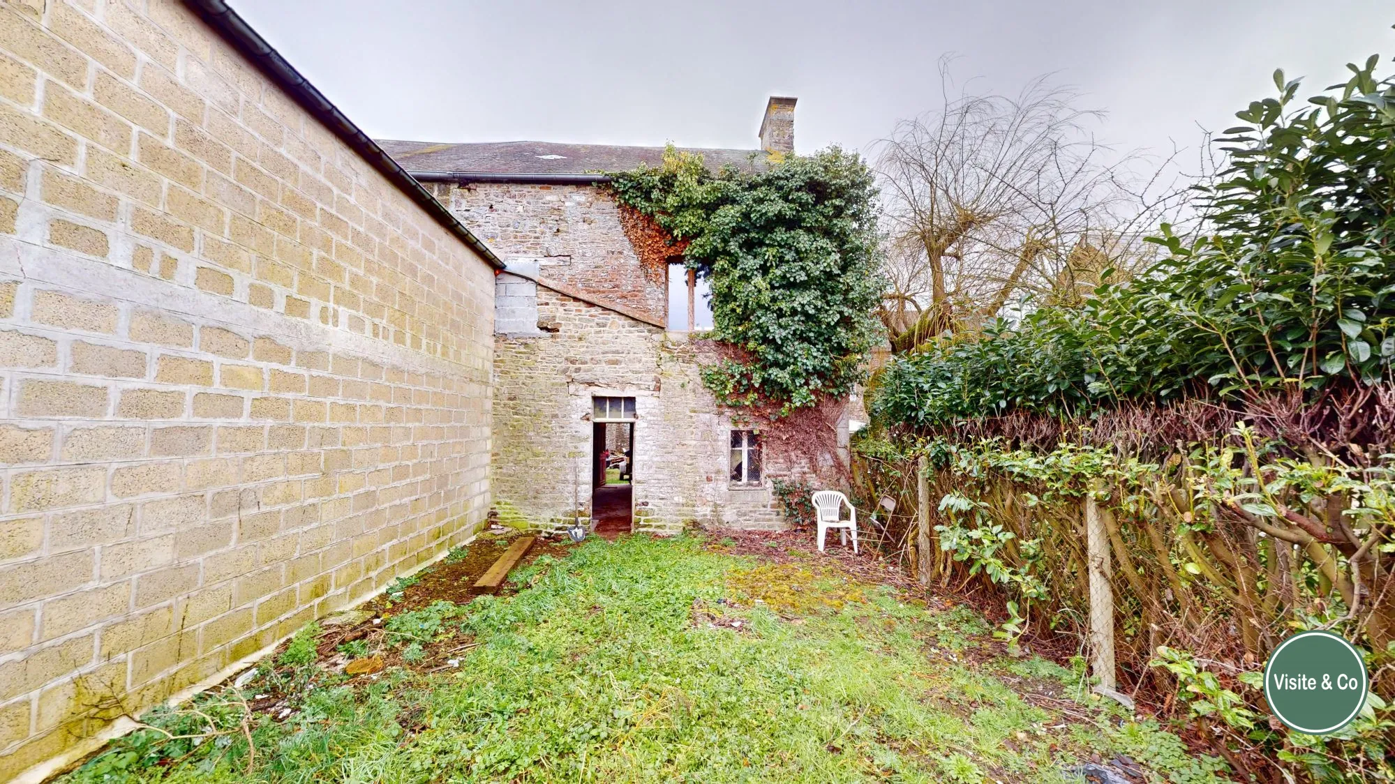 Maison en pierres à rénover à Saint Denis de Méré - 70 m² avec jardin 