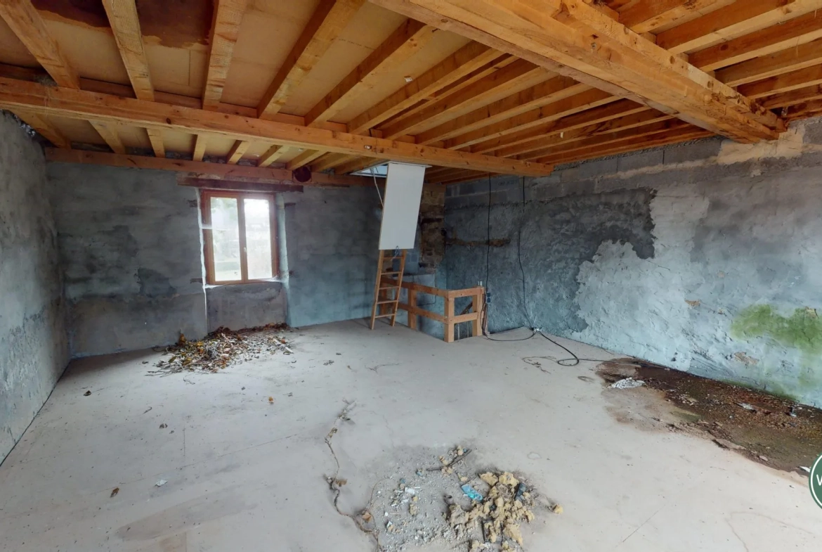 Maison en pierres à rénover à Saint Denis de Méré - 70 m² avec jardin 