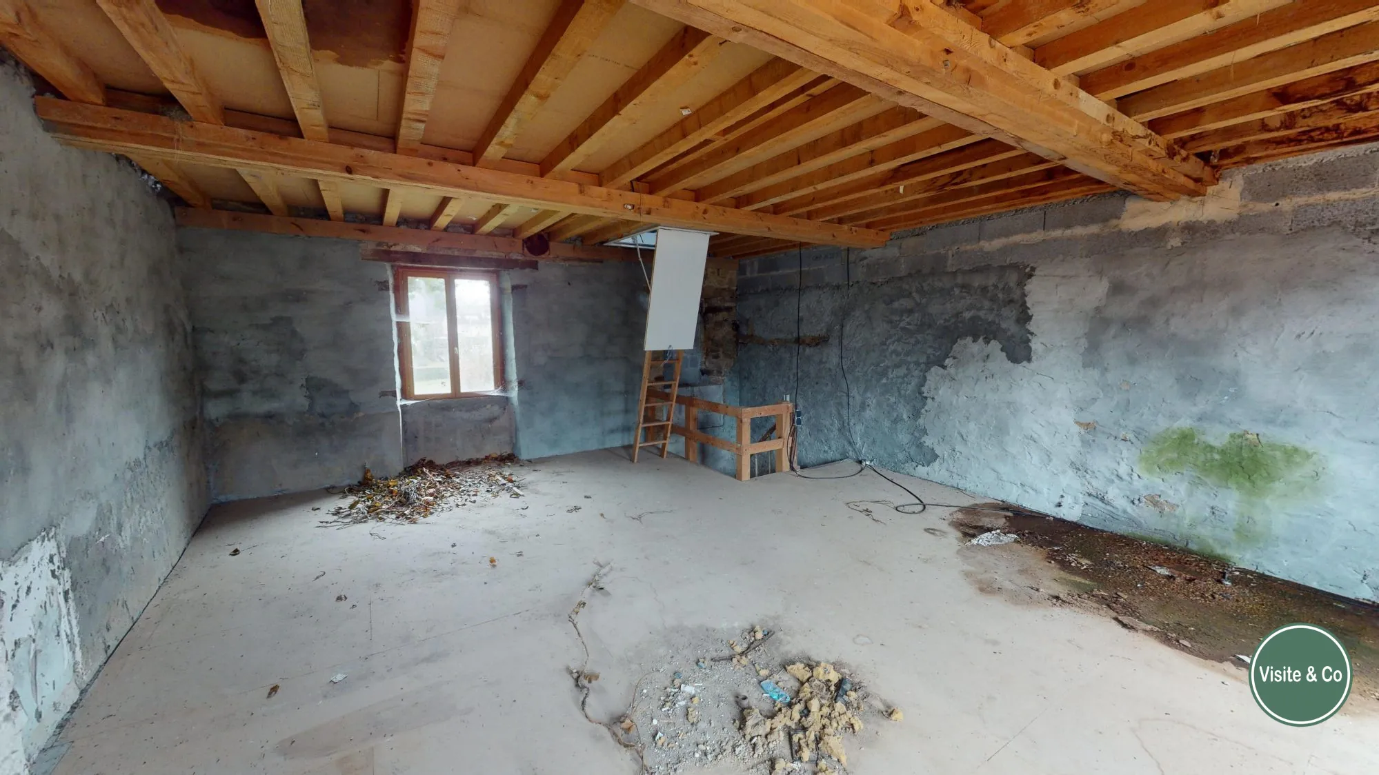 Maison en pierres à rénover à Saint Denis de Méré - 70 m² avec jardin 