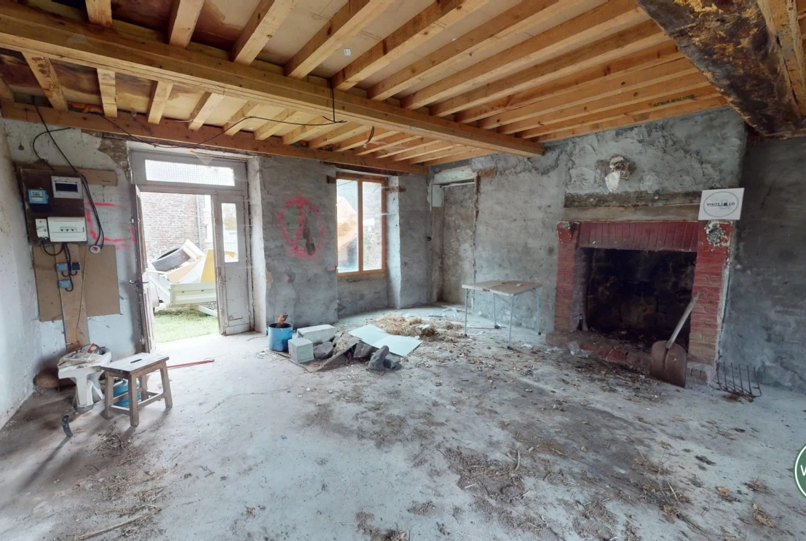 Maison en pierres à rénover à Saint Denis de Méré - 70 m² avec jardin 