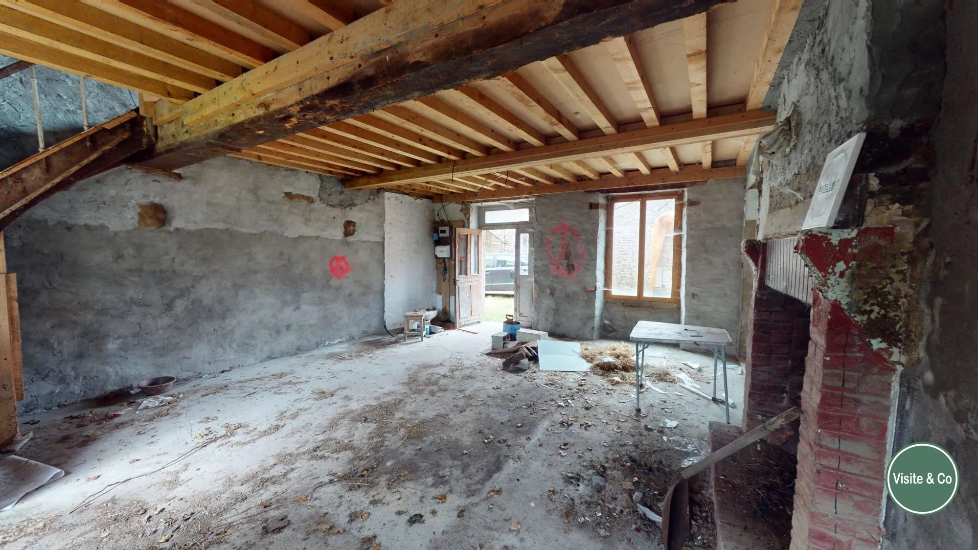 Maison en pierres à rénover à Saint Denis de Méré - 70 m² avec jardin 