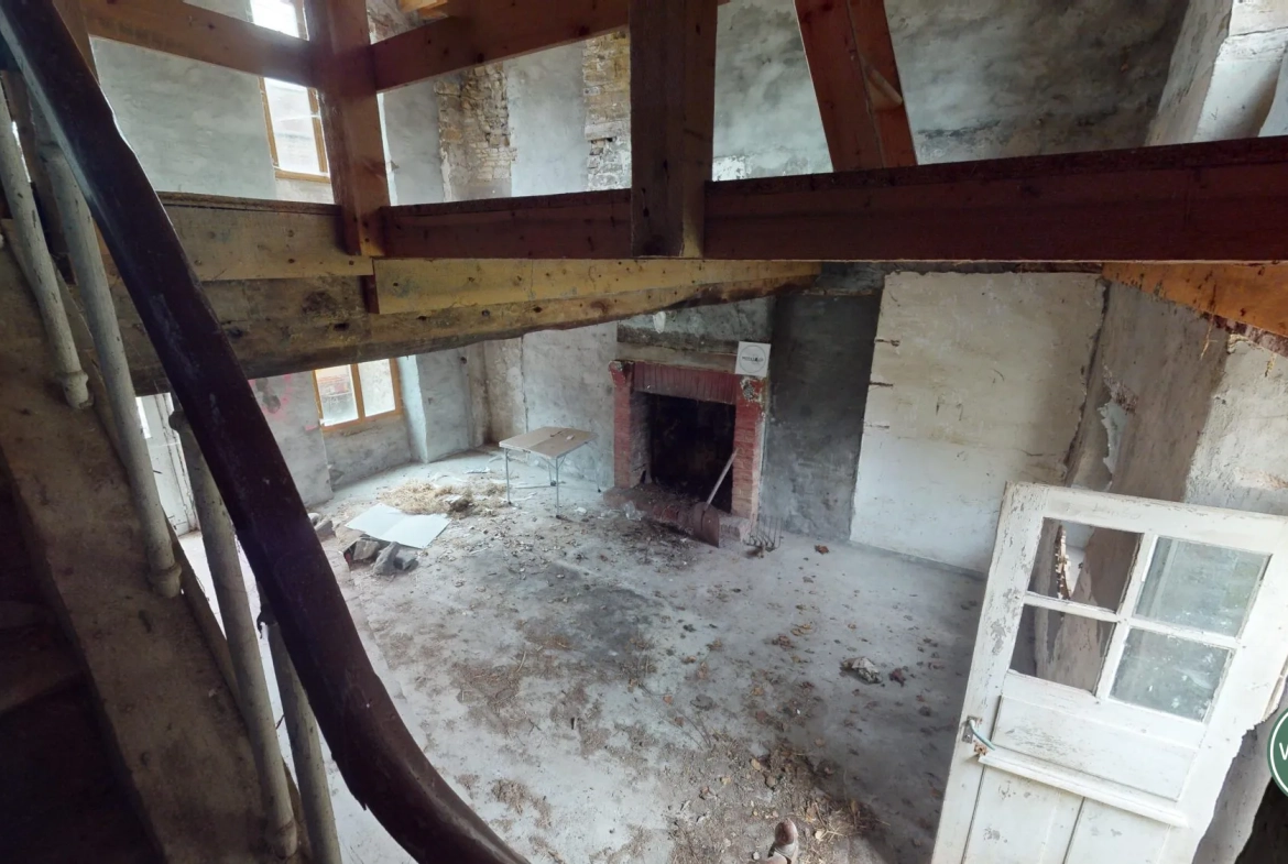 Maison en pierres à rénover à Saint Denis de Méré - 70 m² avec jardin 