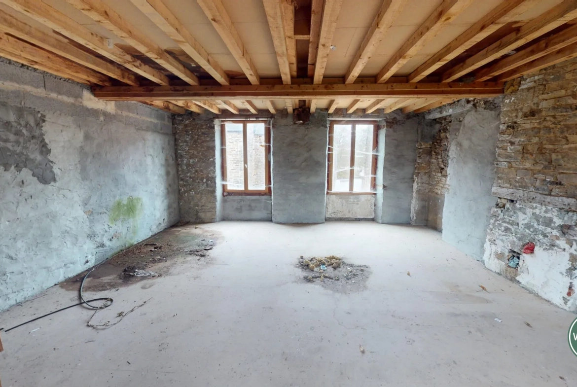 Maison en pierres à rénover à Saint Denis de Méré - 70 m² avec jardin 