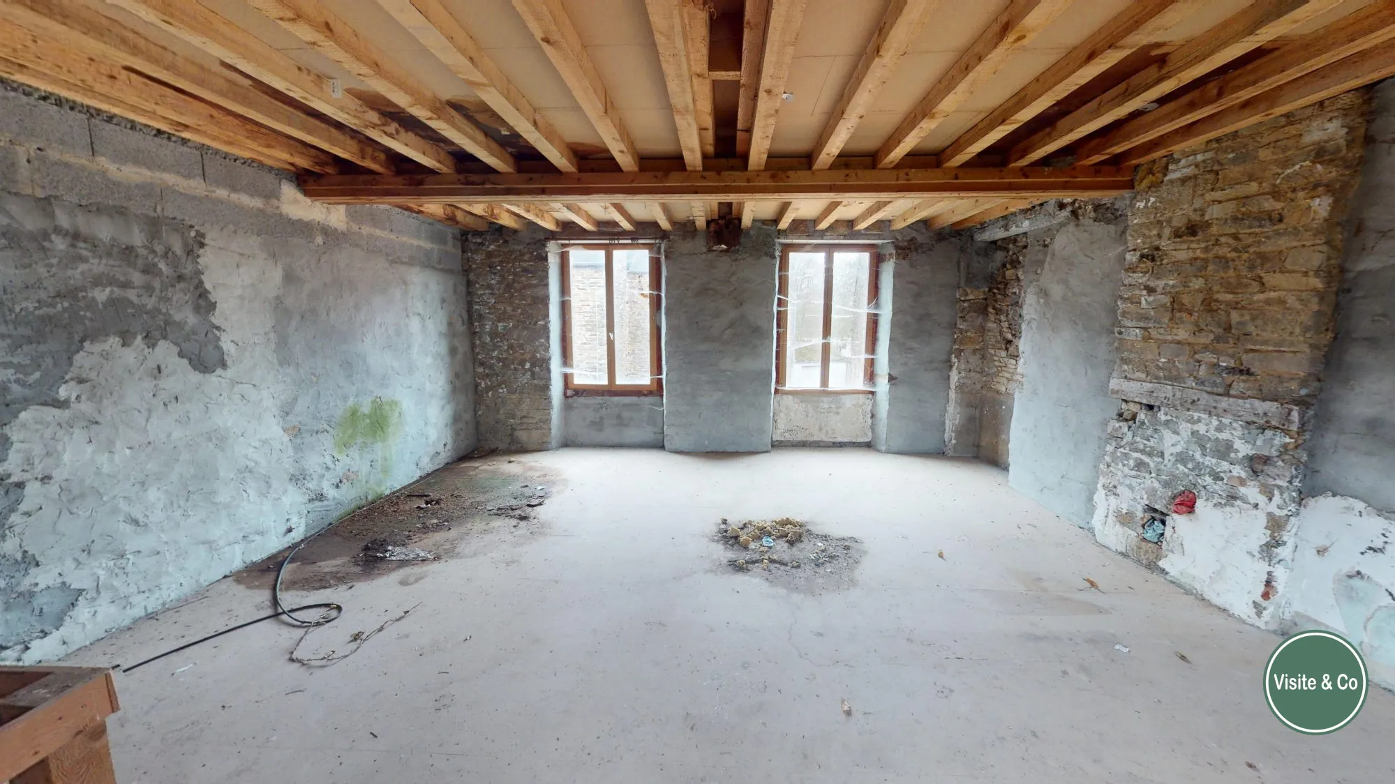 Maison en pierres à rénover à Saint Denis de Méré - 70 m² avec jardin 