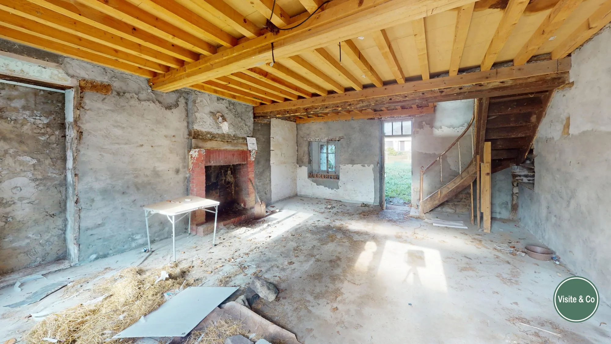 Maison en pierres à rénover à Saint Denis de Méré - 70 m² avec jardin 