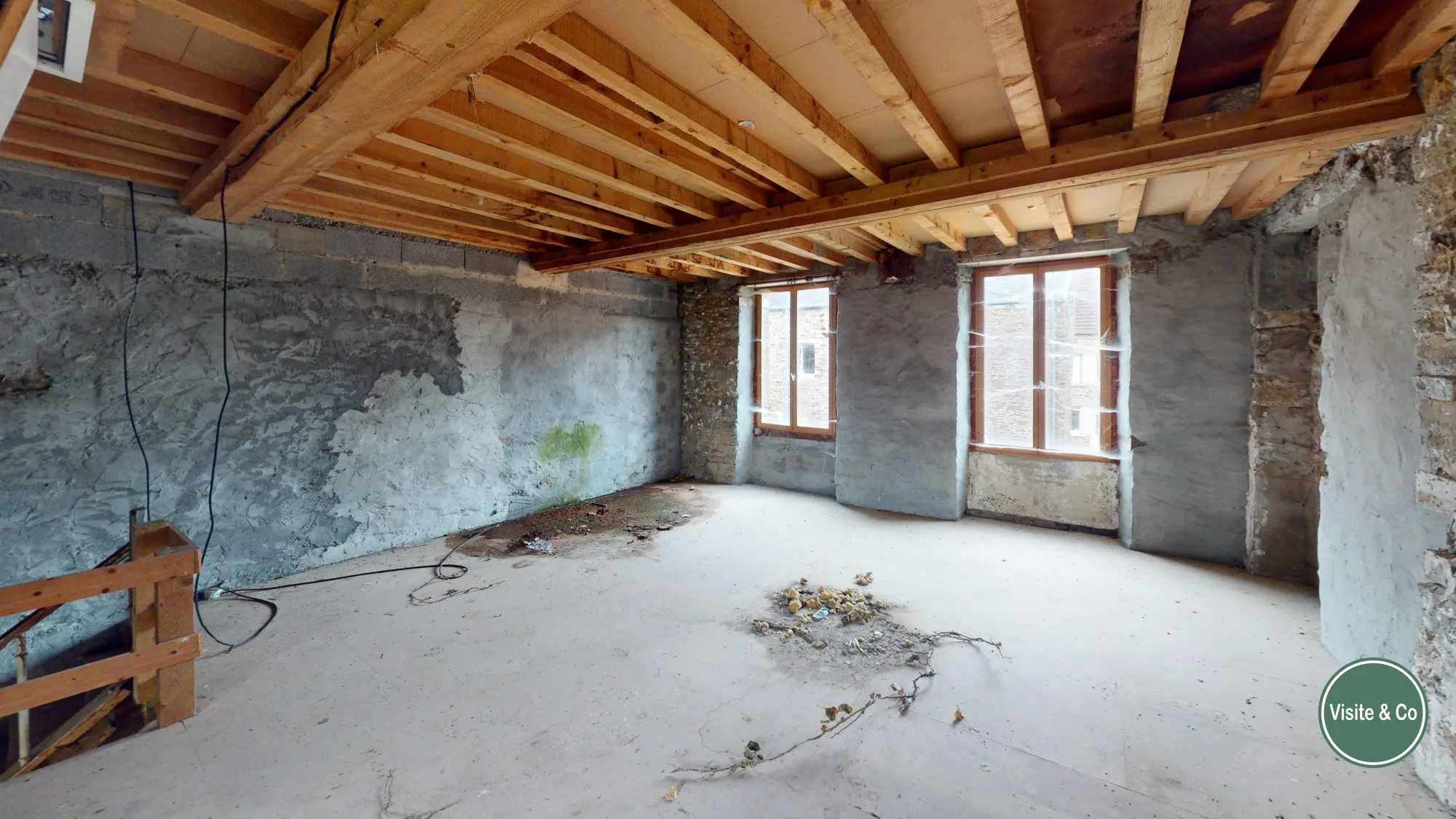 Maison en pierres à rénover à Saint Denis de Méré - 70 m² avec jardin 