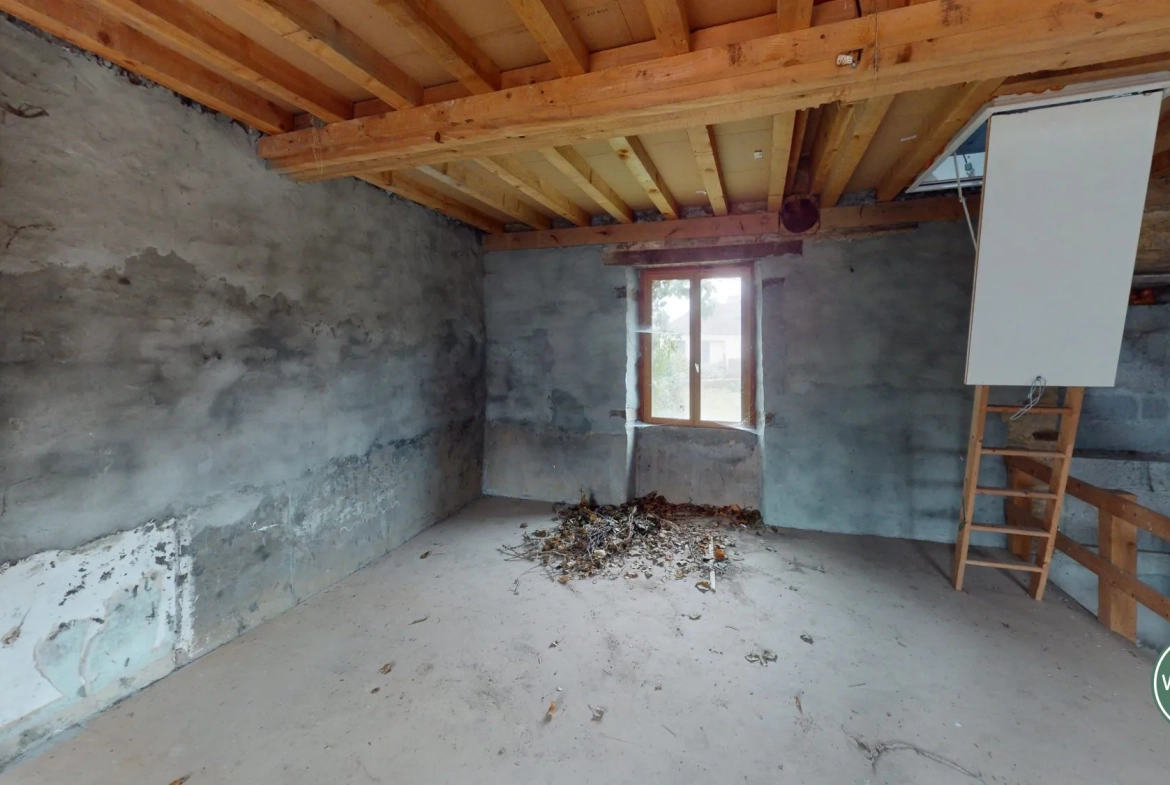 Maison en pierres à rénover à Saint Denis de Méré - 70 m² avec jardin 