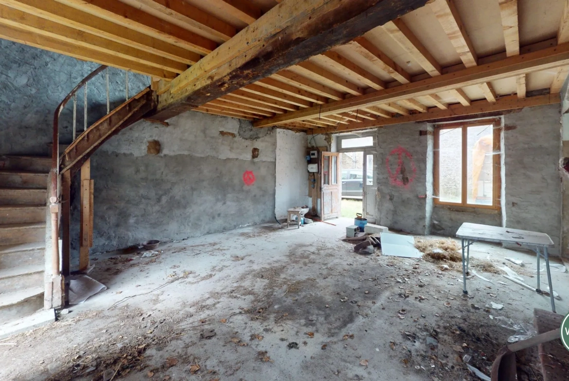 Maison en pierres à rénover à Saint Denis de Méré - 70 m² avec jardin 