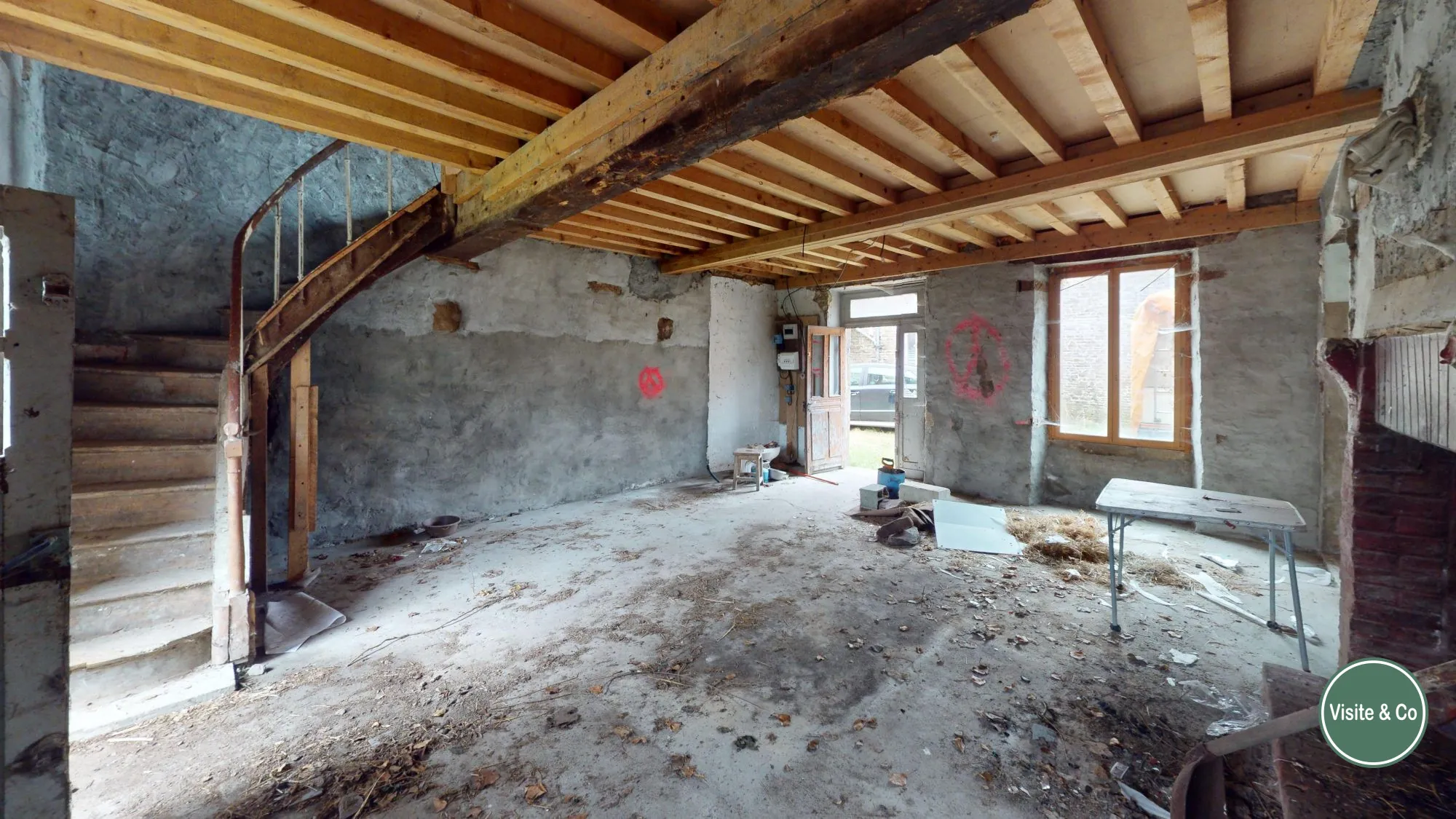 Maison en pierres à rénover à Saint Denis de Méré - 70 m² avec jardin 
