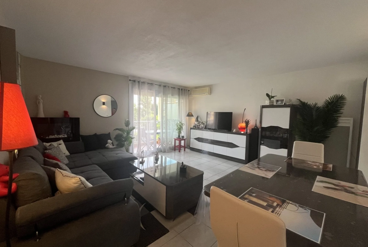 Appartement T3 lumineux de 60 m² avec terrasse, parking et cave à Fréjus 