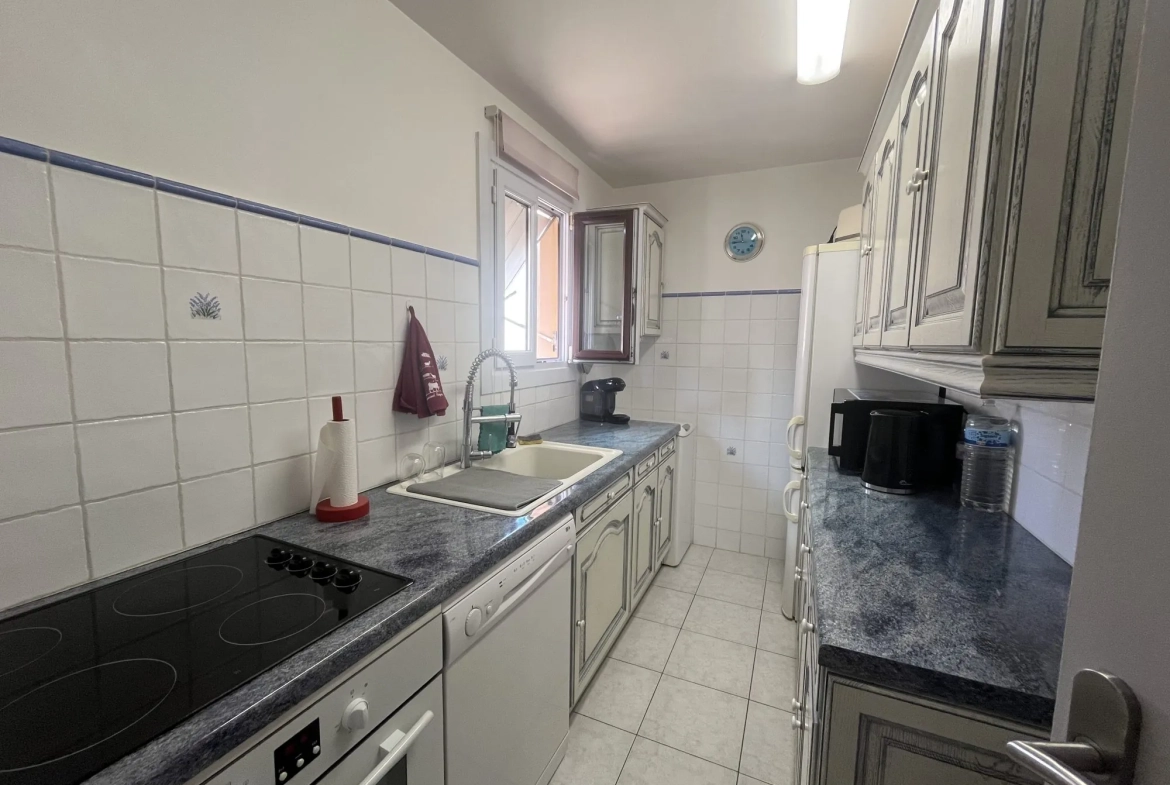 Appartement T3 lumineux de 60 m² avec terrasse, parking et cave à Fréjus 