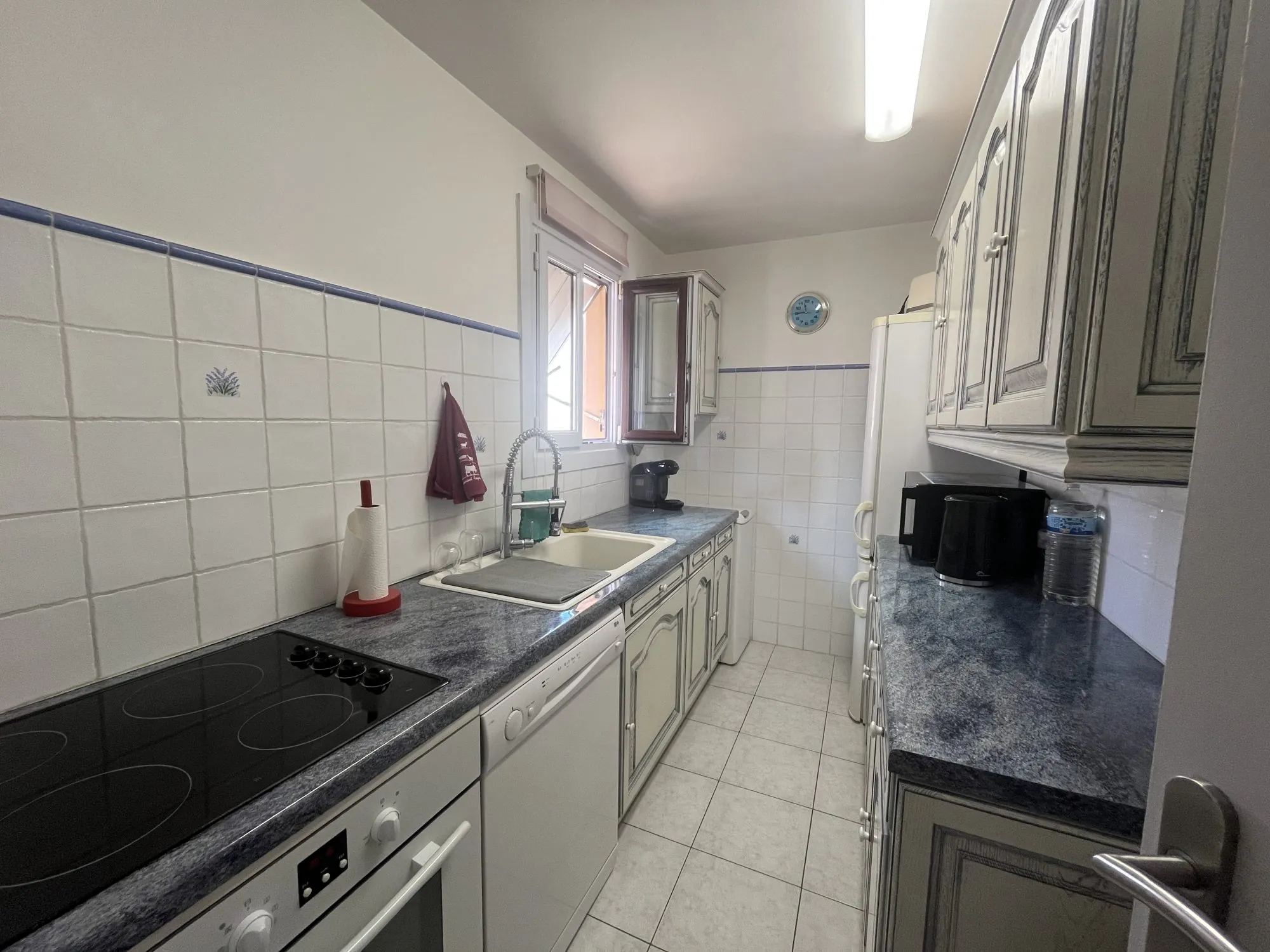 Appartement T3 lumineux de 60 m² avec terrasse, parking et cave à Fréjus 