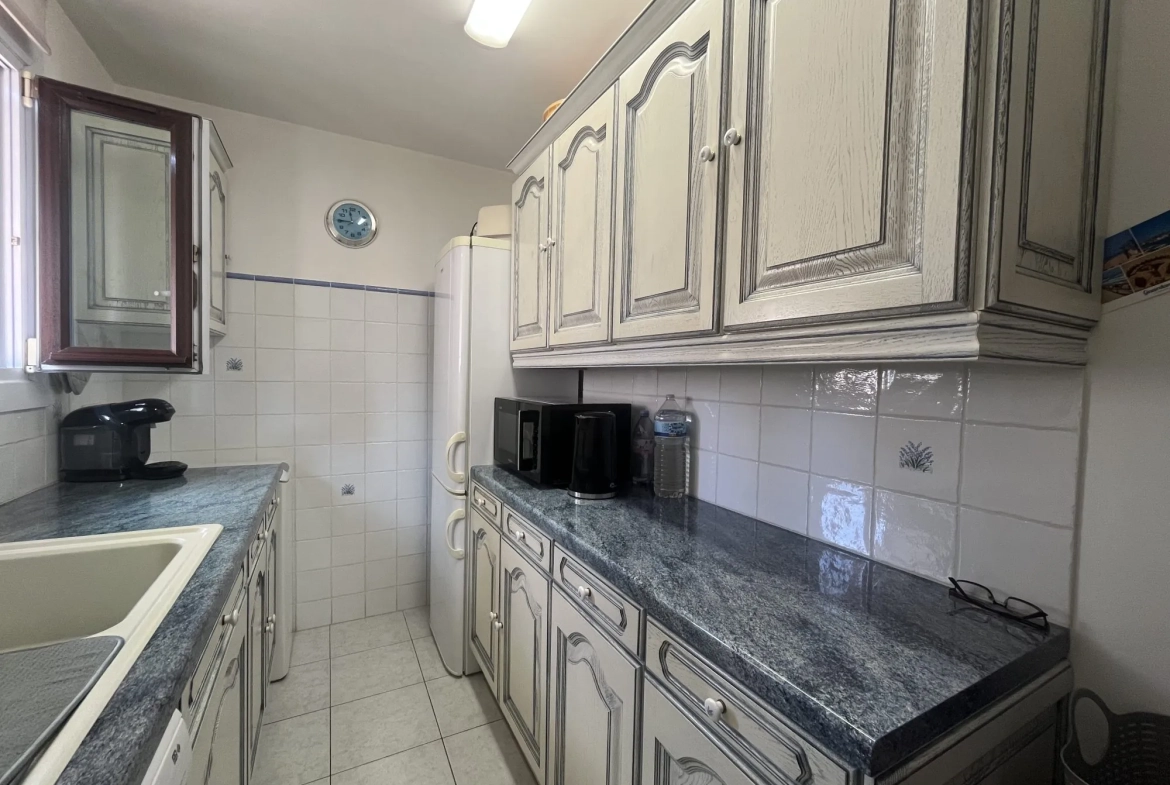 Appartement T3 lumineux de 60 m² avec terrasse, parking et cave à Fréjus 