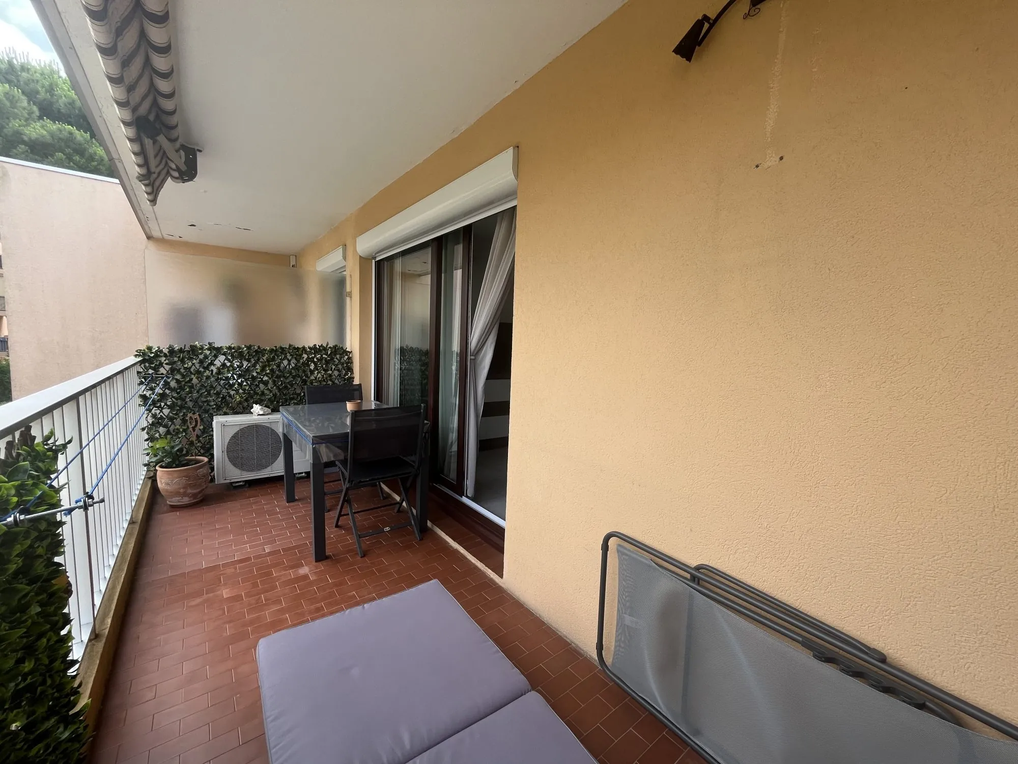 Appartement T3 lumineux de 60 m² avec terrasse, parking et cave à Fréjus 