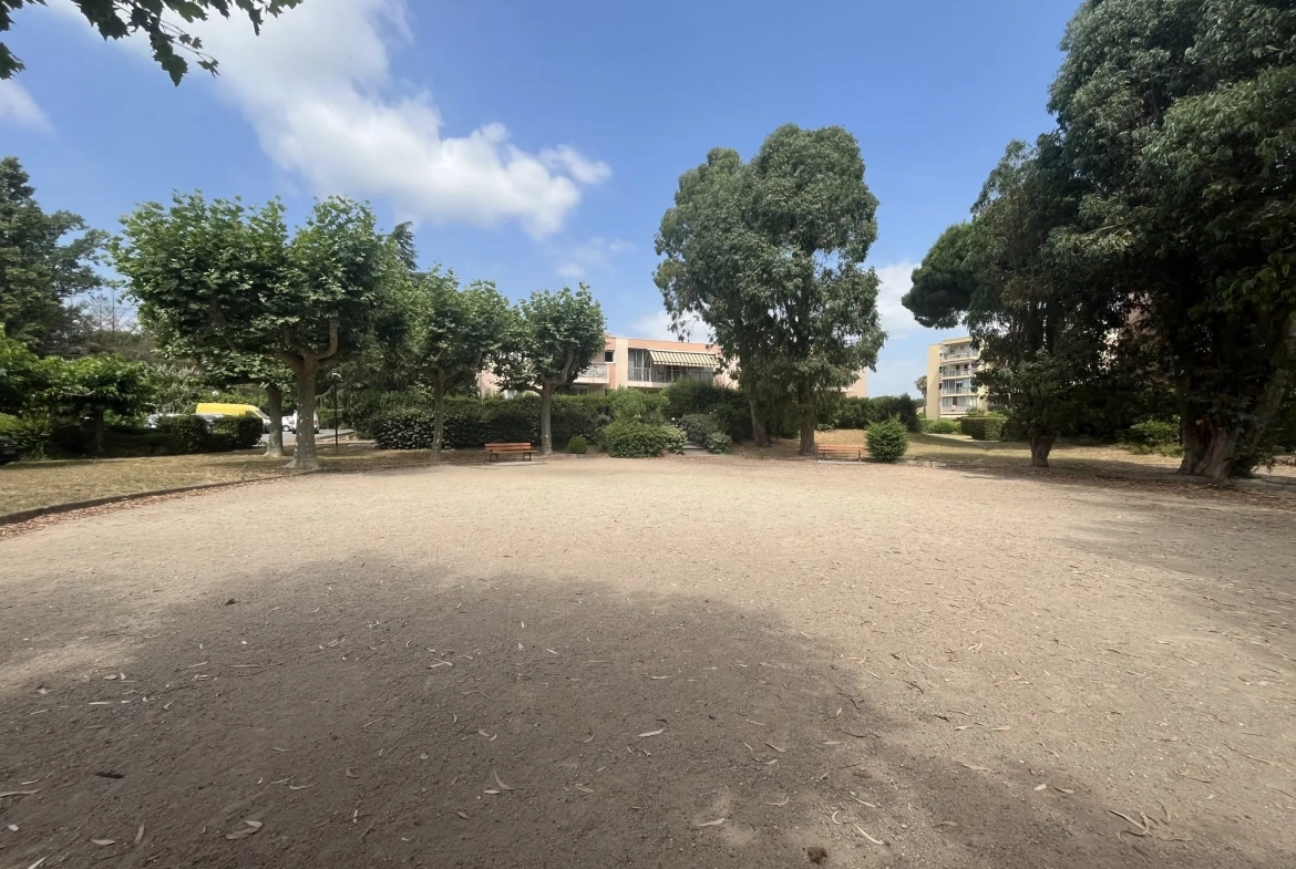 Appartement T3 lumineux de 60 m² avec terrasse, parking et cave à Fréjus 