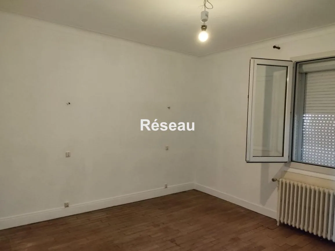 Maison individuelle avec grand terrain, dépendances et studio à Cloyes-les-Trois-Rivières 