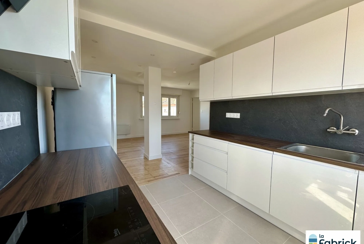 Appartement 3 pièces rénové à Lingolsheim, 68 m² avec balcon et cave 