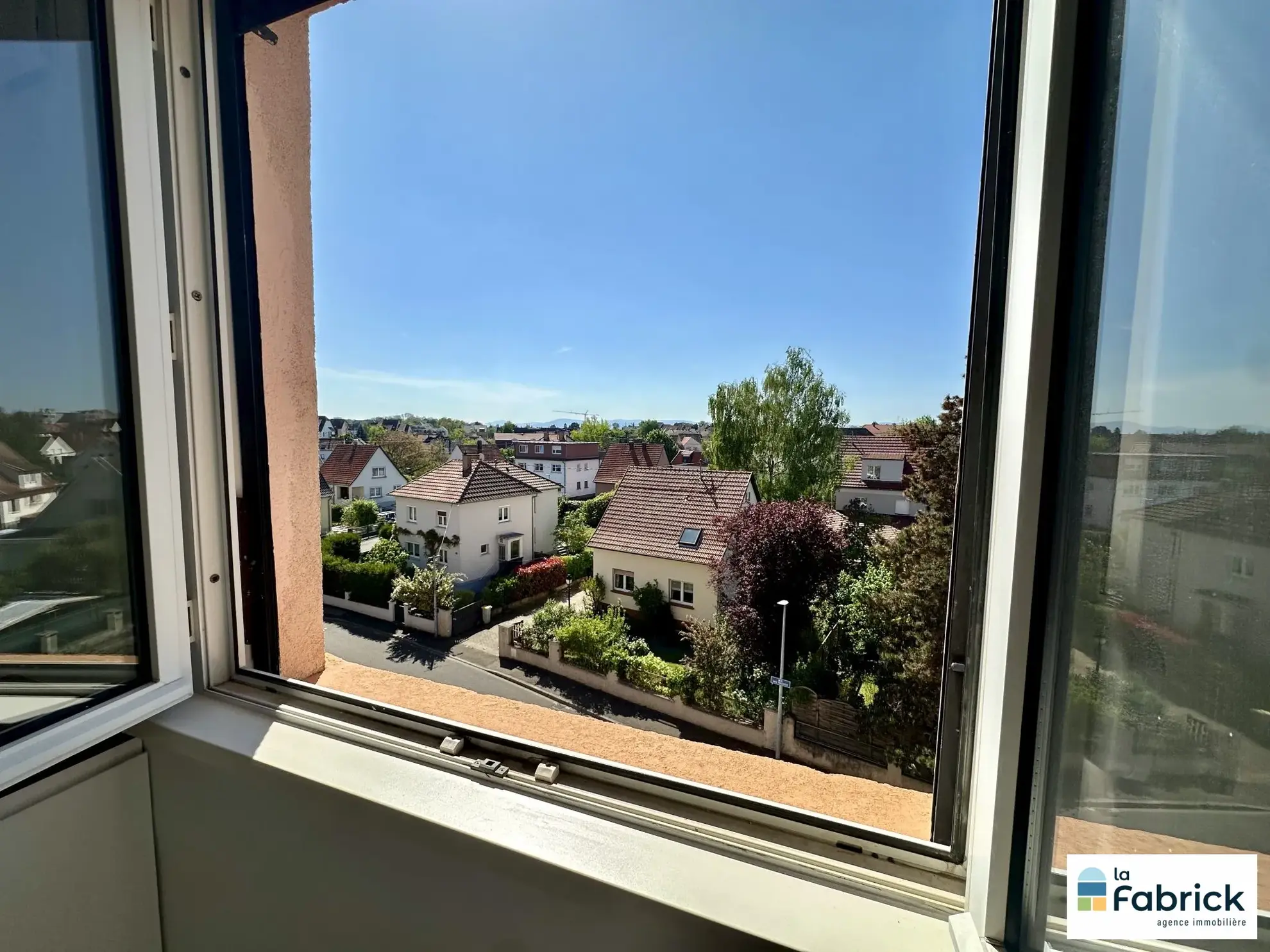 Appartement 3 pièces rénové à Lingolsheim, 68 m² avec balcon et cave 