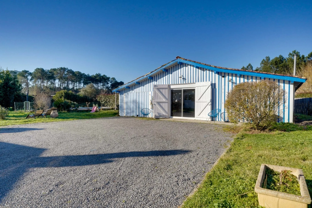 Charmante maison 3 pièces avec piscine, garage et jardin à Audenge