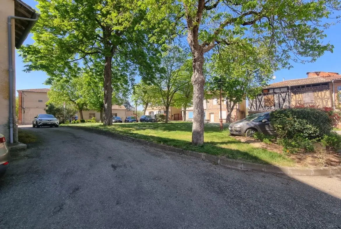Maison à vendre au Le Burgaud – Potentiel à rénover, 53 m², garage et jardin 