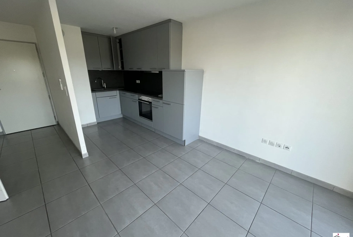 Bel appartement 2 pièces avec terrasse et garage à Saint-Louis 