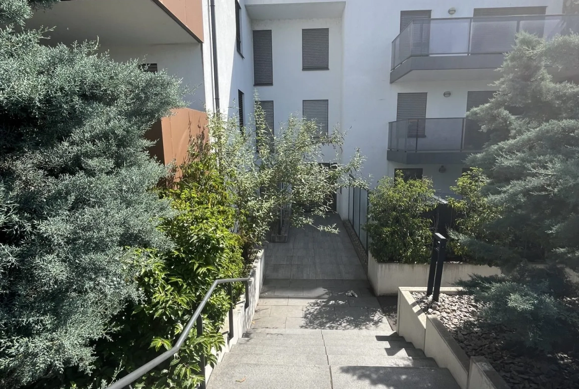 Bel appartement 2 pièces avec terrasse et garage à Saint-Louis 