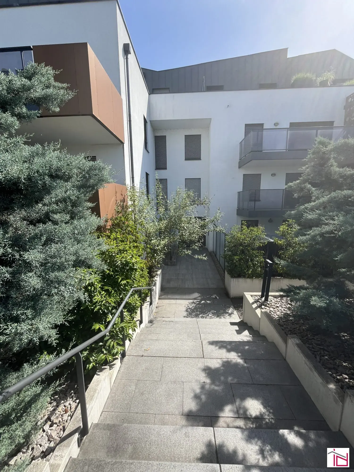 Bel appartement 2 pièces avec terrasse et garage à Saint-Louis 