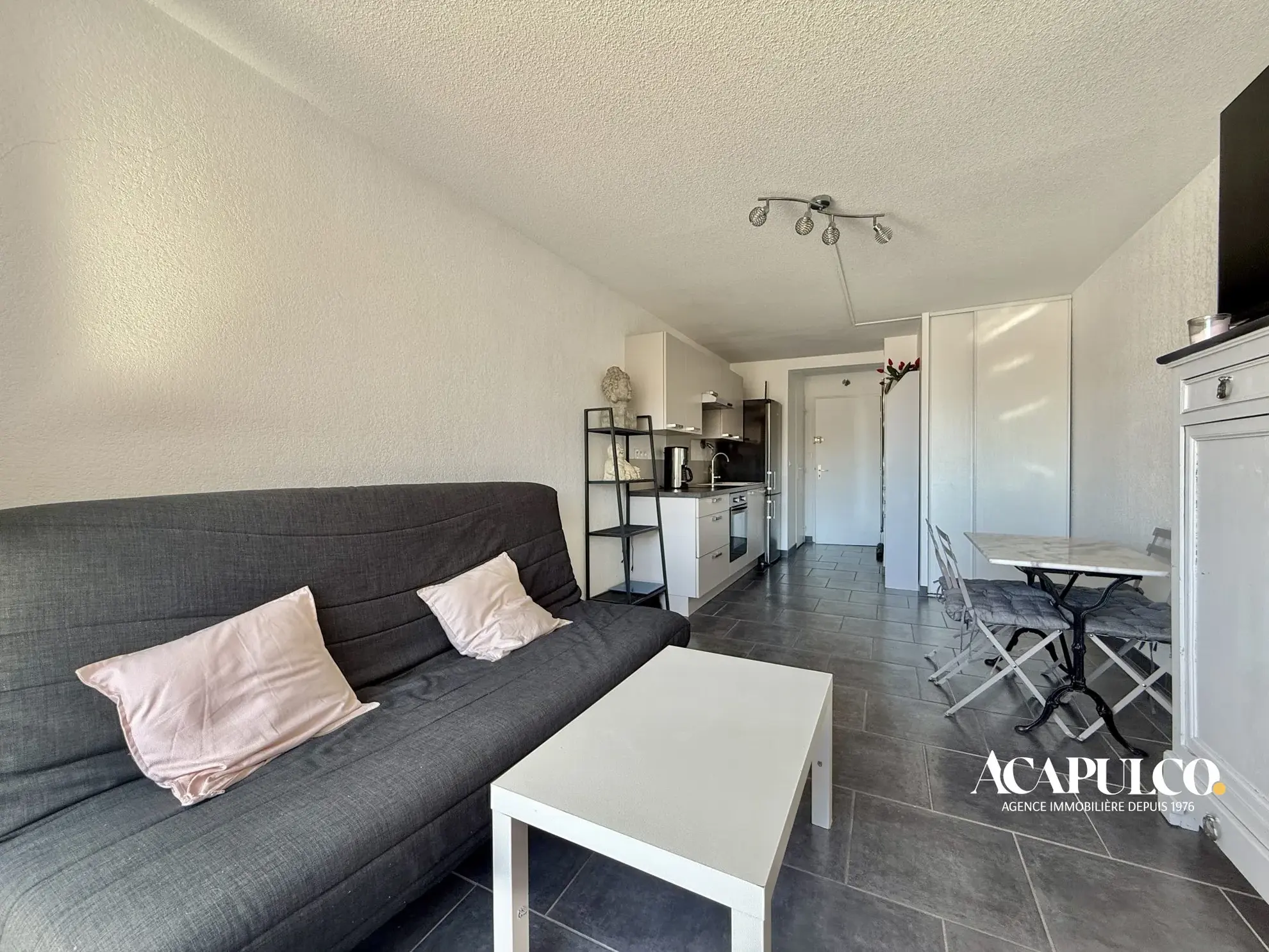 Studio à Cap d'Agde à 350m de la plage, dernier étage, rénové 