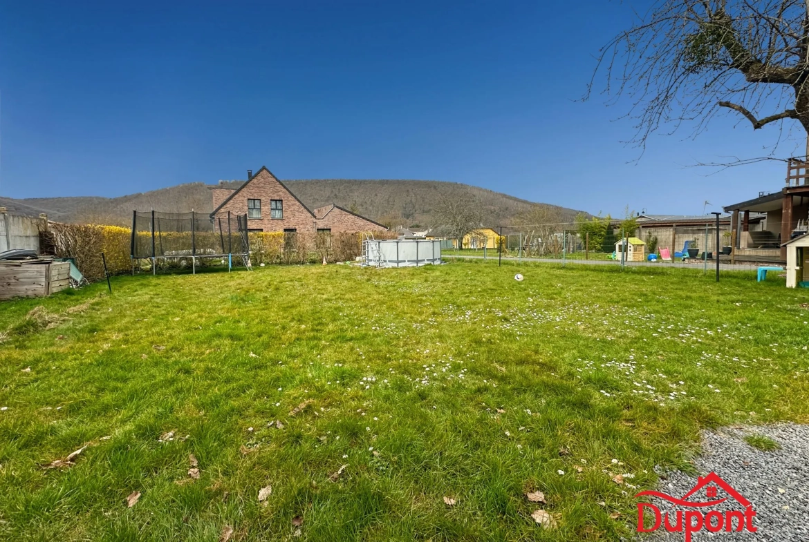 Maison écologique à Revin avec 4 chambres, jardin et vue sur la nature 