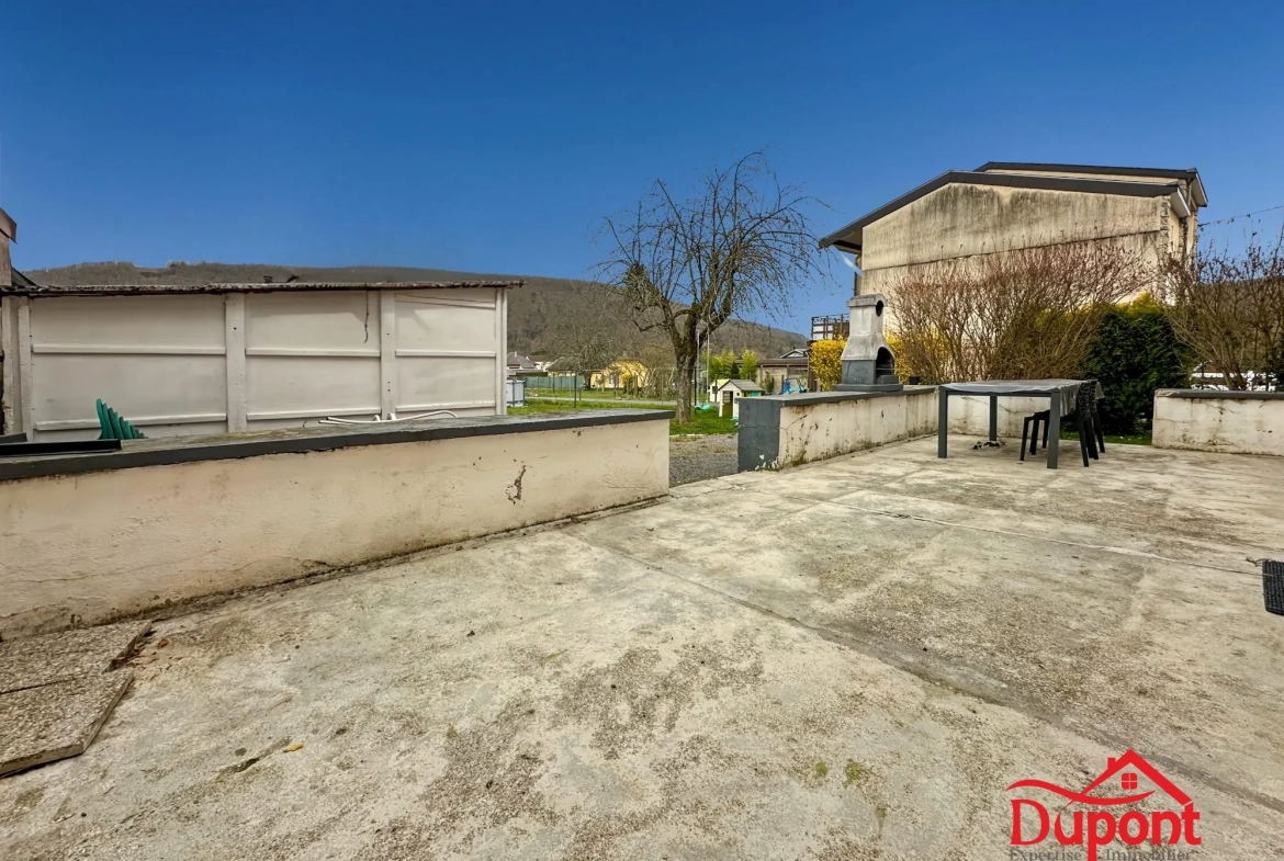 Maison écologique à Revin avec 4 chambres, jardin et vue sur la nature 