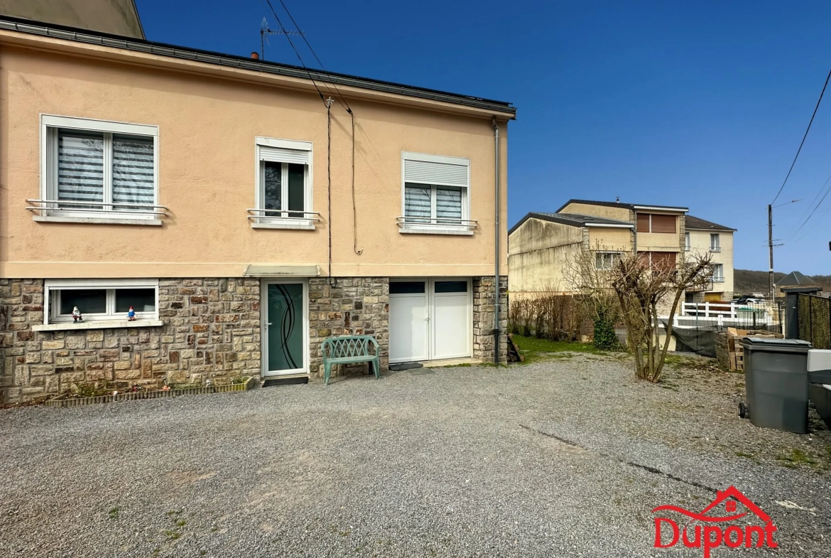 Maison écologique à Revin avec 4 chambres, jardin et vue sur la nature 
