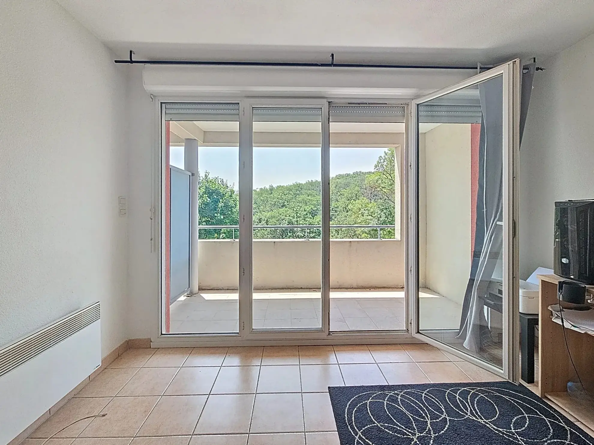 Bel appartement T2 sécurisé avec terrasse et parking à Lanta 