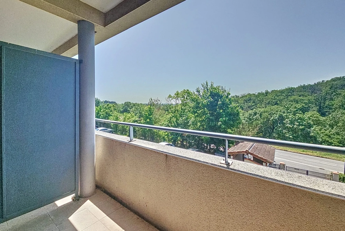 Bel appartement T2 sécurisé avec terrasse et parking à Lanta 