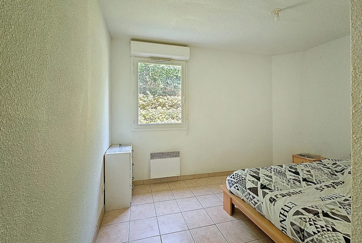 Bel appartement T2 sécurisé avec terrasse et parking à Lanta 