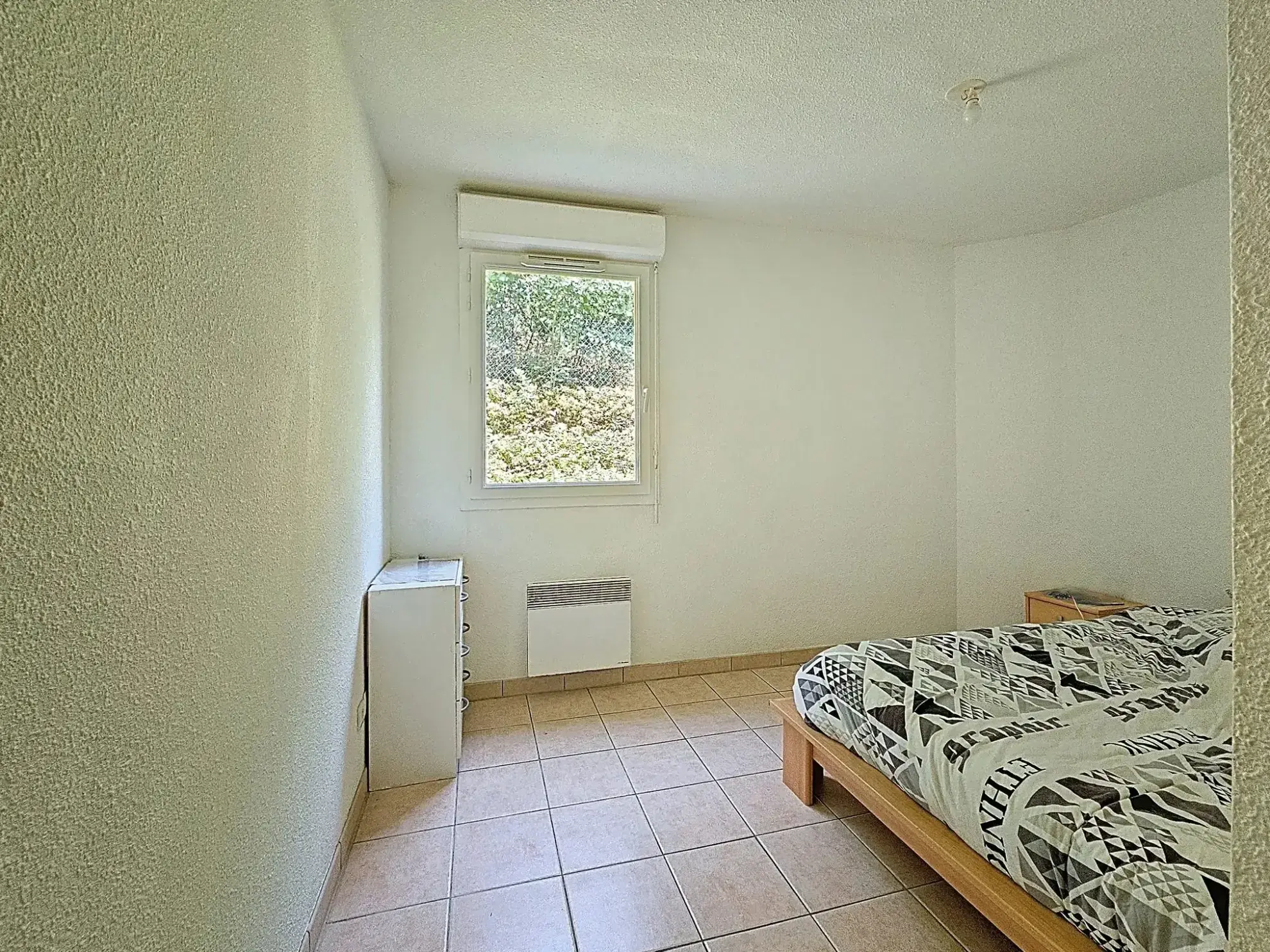Bel appartement T2 sécurisé avec terrasse et parking à Lanta 