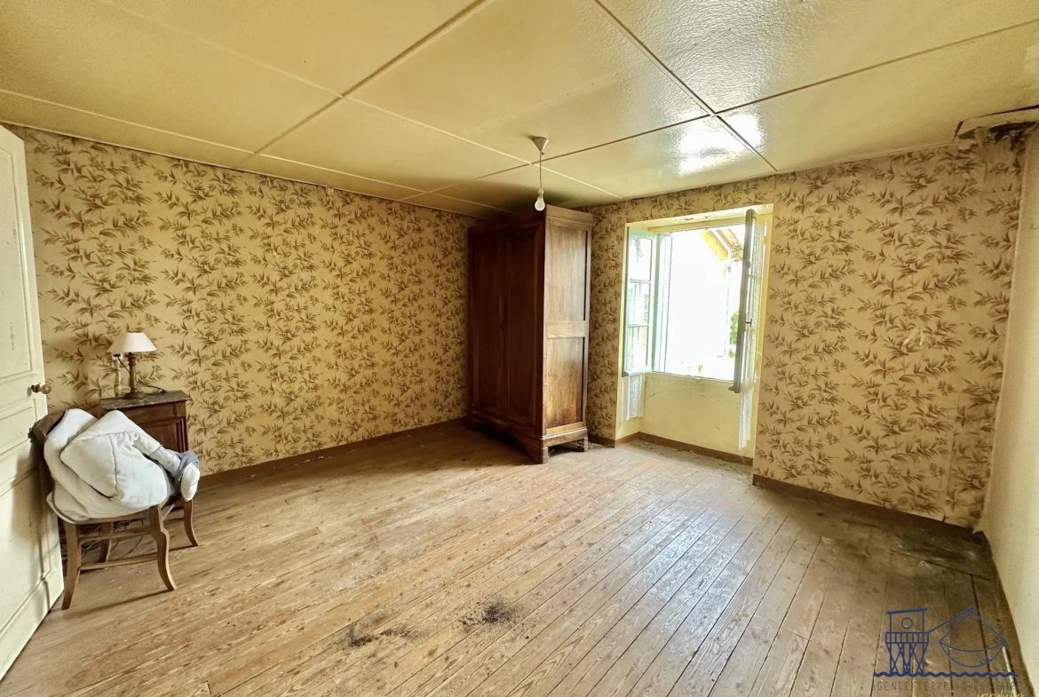 Maison à rénover de 66 m² à Saint-Fort-sur-Gironde avec jardin 