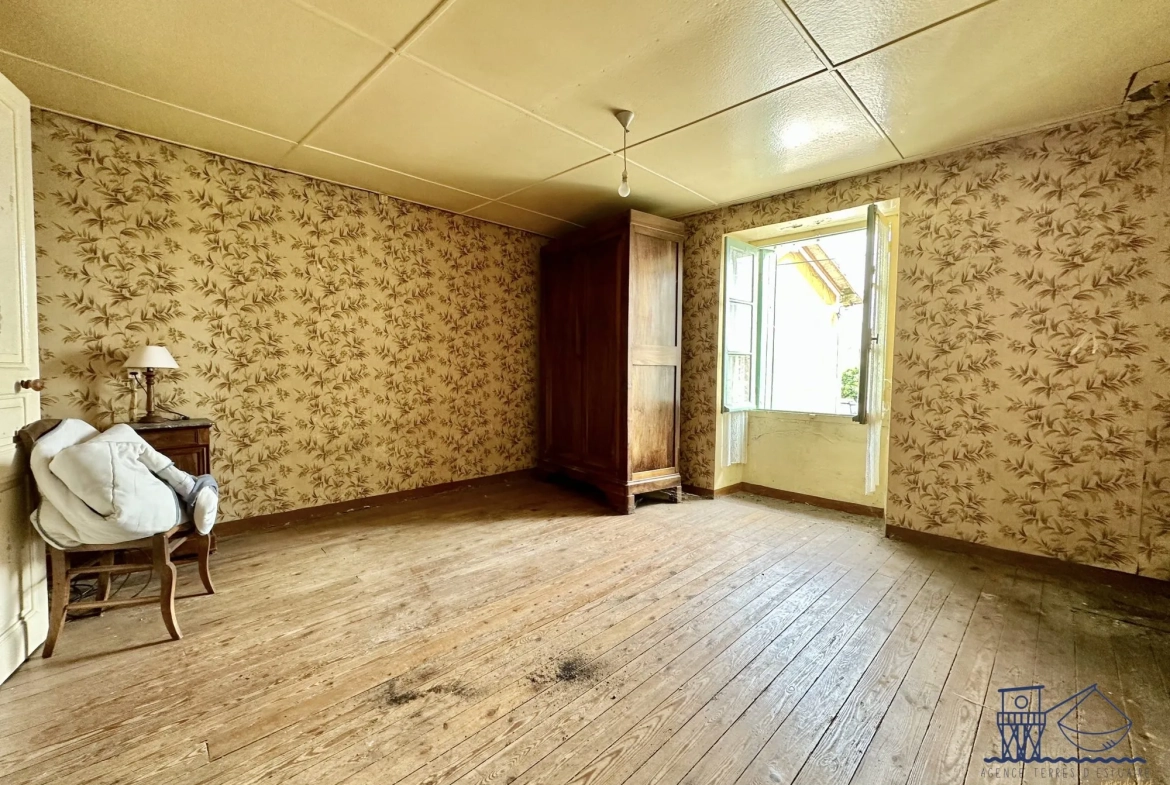 Maison à rénover de 66 m² à Saint-Fort-sur-Gironde avec jardin 