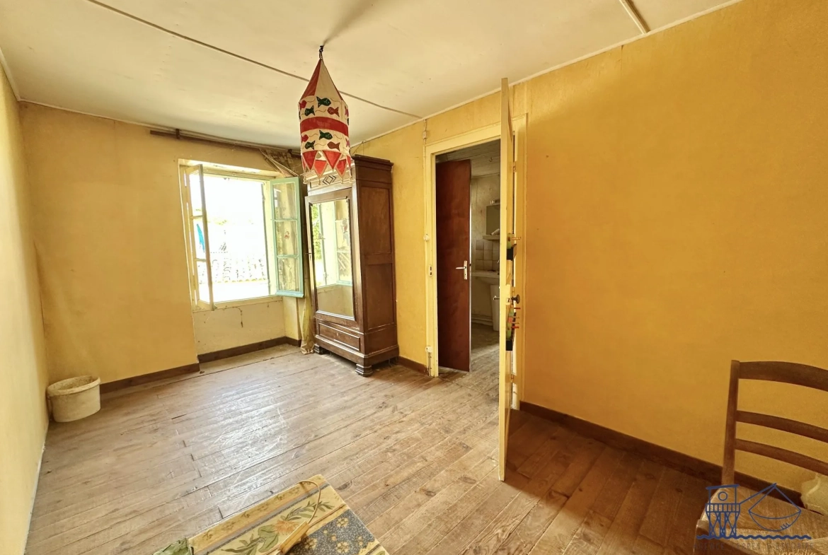 Maison à rénover de 66 m² à Saint-Fort-sur-Gironde avec jardin 