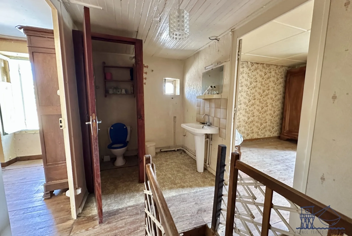 Maison à rénover de 66 m² à Saint-Fort-sur-Gironde avec jardin 